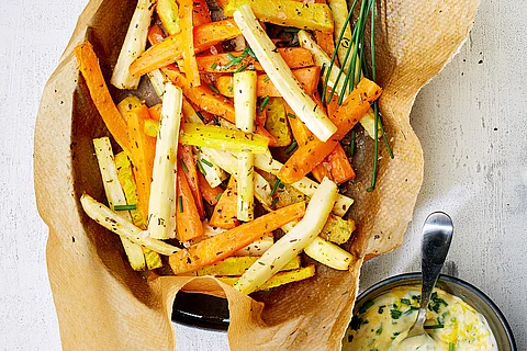 Wurzelgemüse-Pommes  mit Lemon-Dip