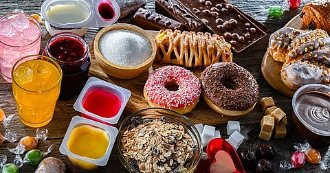 Lebensmittel mit viel Zucker: Donuts, Fertigmüsli, Softdrinks, Schokolade 