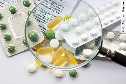 Verschiedene Tabletten und Kapseln.