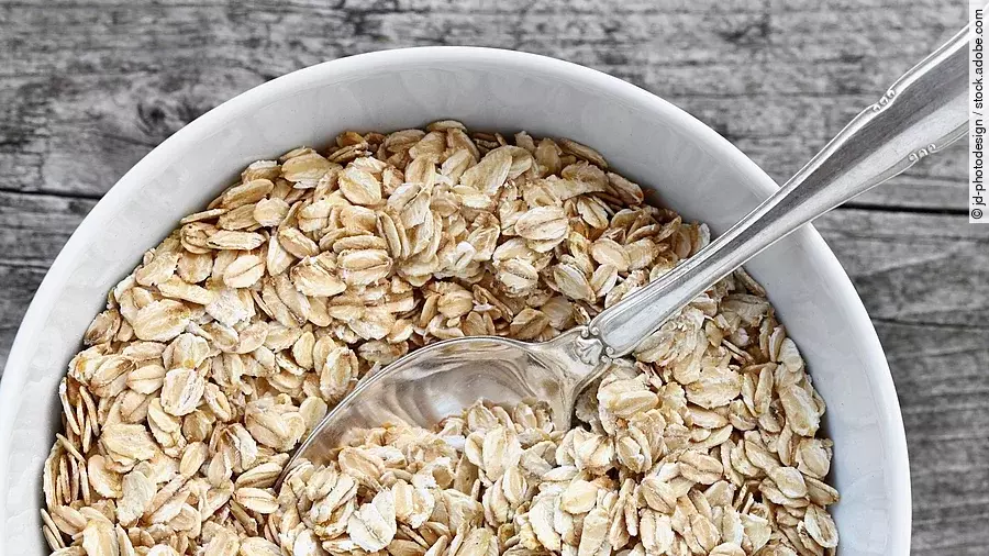 Schüssel mit Haferflocken