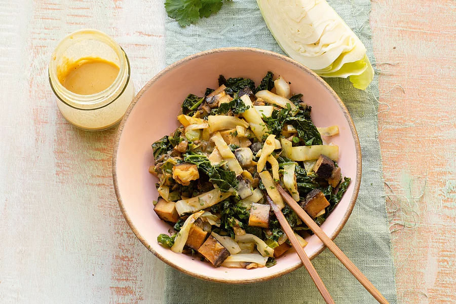 Kohlpfanne mit Tofu und Pilzen