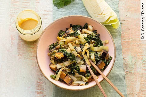 Kohlpfanne mit Tofu und Pilzen