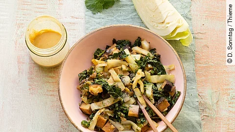 Kohlpfanne mit Tofu und Pilzen