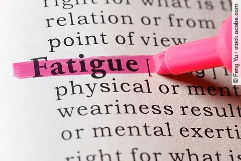 Wort Fatigue in rosa mit einem Textmarker markiert.