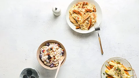 Draufsicht auf 3 angerichtete Portionen der Rezepte aus der nordischen Küche