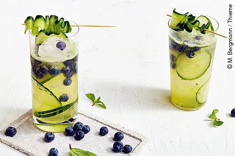 Kokosmix mit Beeren und Minze