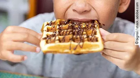 Kind, Essen, ungesund, Waffel, Mangelernährung