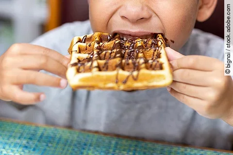 Kind, Essen, ungesund, Waffel, Mangelernährung