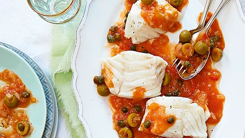 Kabeljau mit Tomaten-Oliven-Sauce