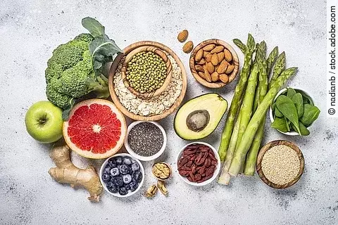 Gesunde Lebensmittel, Gemüse, Obst, Mandeln, Hülsenfrüchte