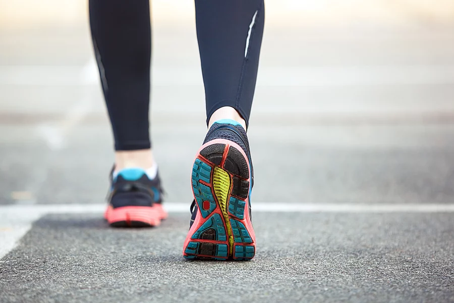 Frau in Laufschuhen