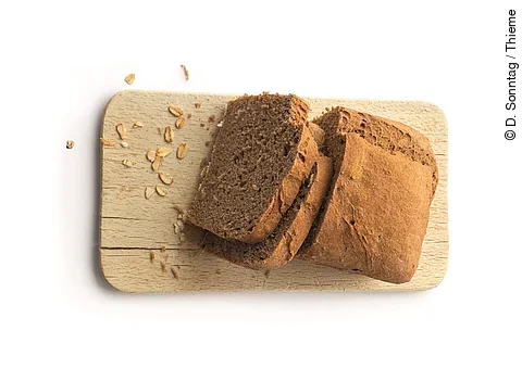 Dinkelbrot auf einem Holzbrett
