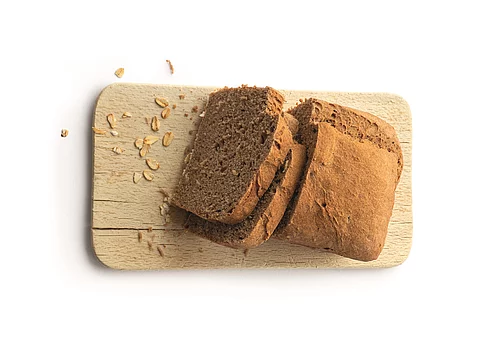 Dinkelbrot auf einem Holzbrett