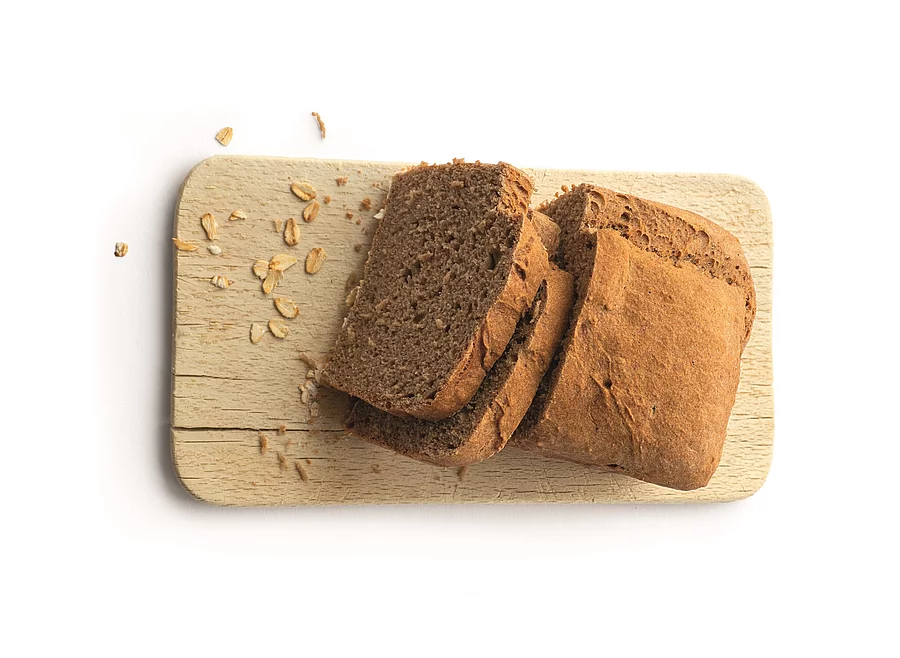 Dinkelbrot auf einem Holzbrett