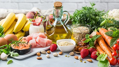 Auswahl von verschiedenen frischen Lebensmitteln