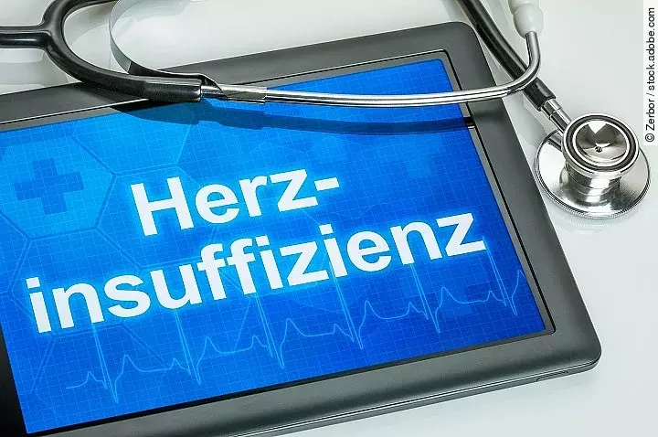 Tablet, Stethoskop, Herzinsuffizienz auf dem Display