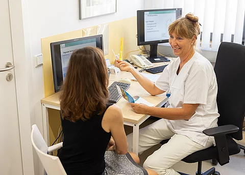 Dr. Reinhild Georgieff in der Sprechstunde