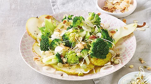 Brokkoli-Salat mit Apfel und Birne