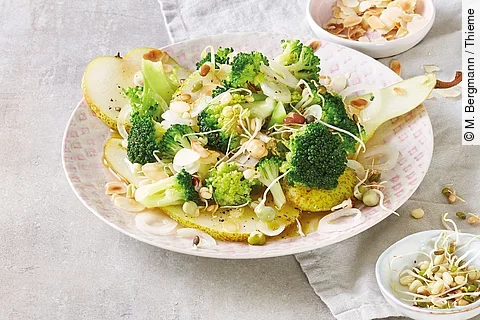 Brokkoli-Salat mit Apfel und Birne