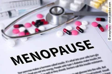 Menopause, Schriftzug, Stethoskop, Hormonpräparate