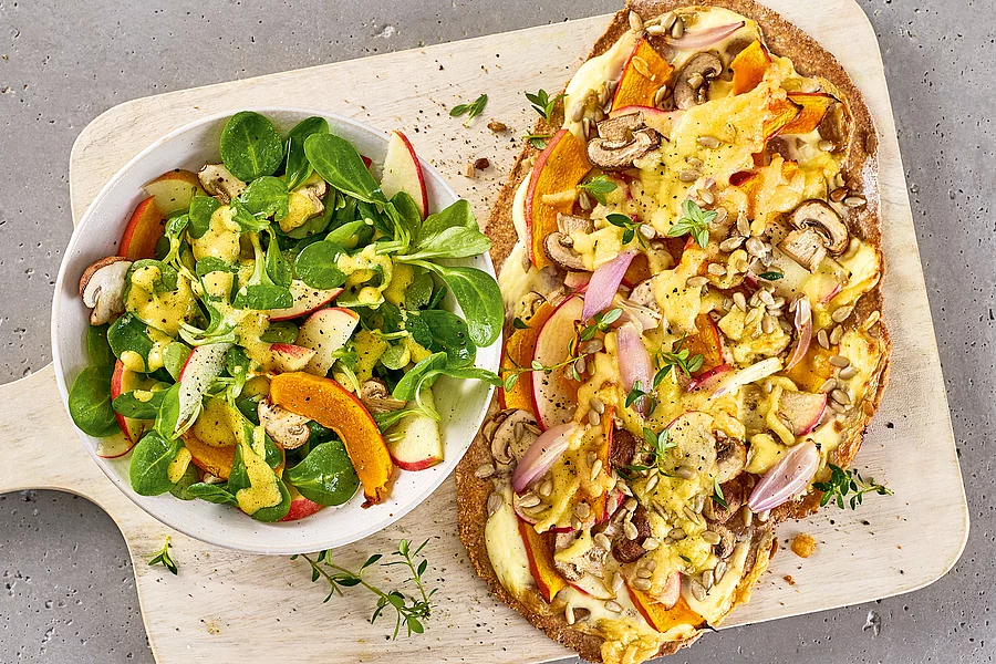 Flammkuchen mit Kürbis und Bergkäse