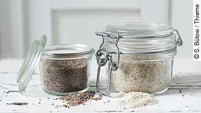 Flohsamenschalen in Weckgläsern