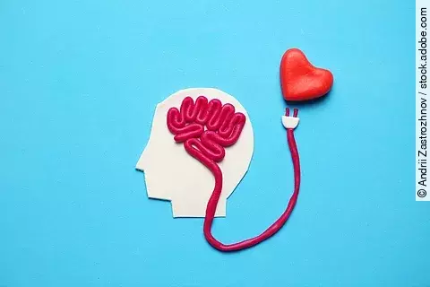 Abbildung Gehirn, das mit dem Herzen verbunden ist.