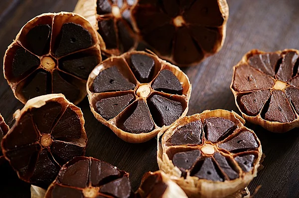 black garlic Schwarzer Knoblauch