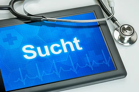 Tablet mit dem Wort "Sucht"