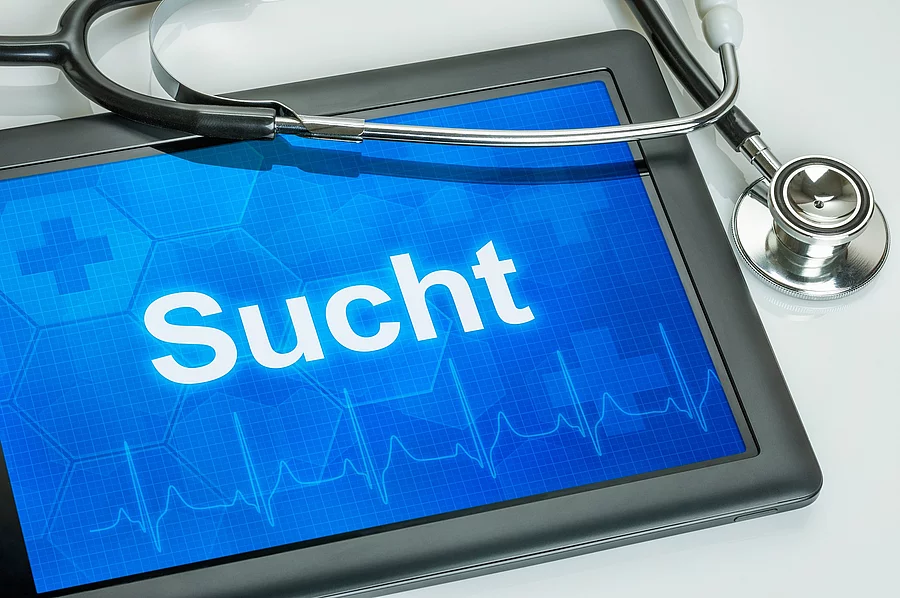 Tablet mit dem Text Sucht auf dem Display Tablet mit dem Wort "Sucht"