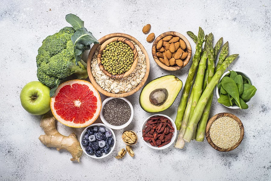Superfood: Obst, Gemüse, Nüsse, Mandeln, Haferflocken
