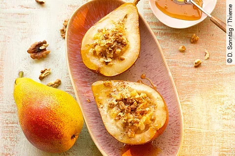 Gebackene Birne mit Marzipan