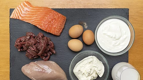 Proteinreiche Lebensmittel: Lachs, Quark, Hühnerfilet, Eier 