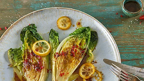 Romanasalat aus der Pfanne