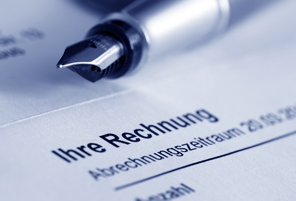 Füller und Rechnung für medizinische Leistungen