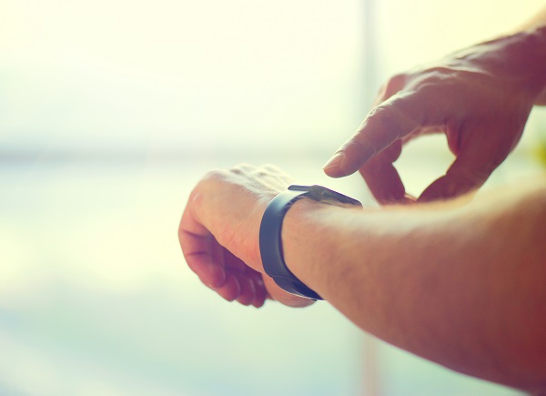 Handgelenk mit Smartwatch